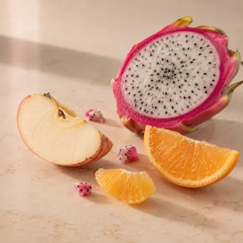 Manzana, naranja y pitahaya picadas